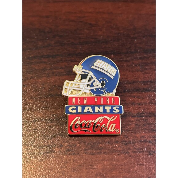 Vintage Coca-Cola Monsters Of The Gridiron NFL New York Giants Helmet Pin - Picture 1 of 3